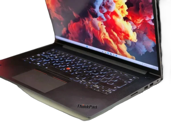 LENOVO THINKPAD P1 GEN 6 i7 16GB RAM 512GB SSD Usado Profesional